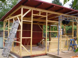 Ständerwerk komplett mit bereits geschlossenemDach